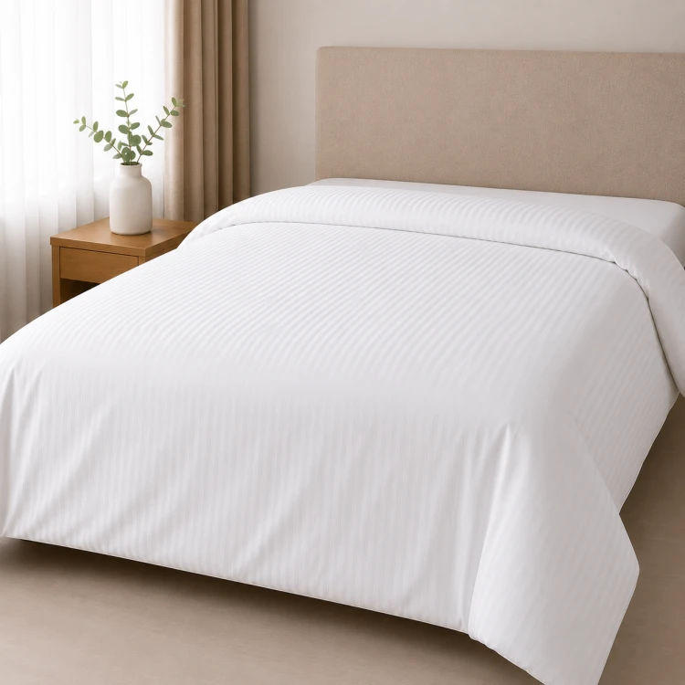 Poszwa Na Kołdrę 220x200 Adamaszek TC-250 Prążek 4 mm Biała 95°C Premium (3).png